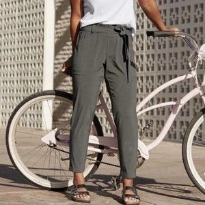 Athleta Skyline Belted Paperbag Pant *Arbor Olive*